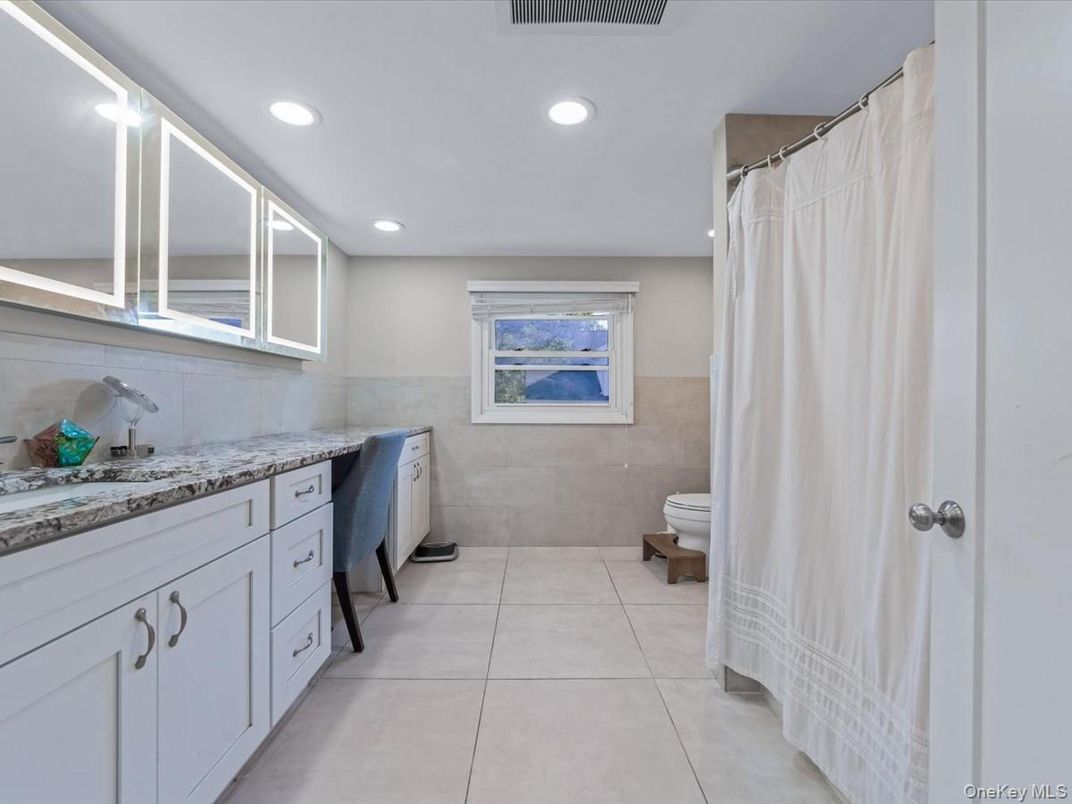 Bathroom, Interior, Recessed Lighting