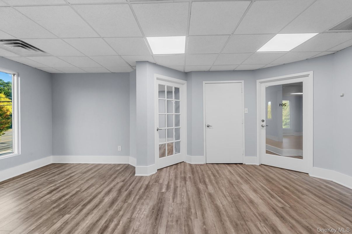 Empty room, Interior, Recessed Lighting, Wood Texture Flooring