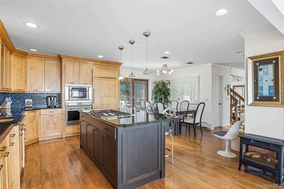 Dining room, Interior, Kitchen, Pendant Lights, Recessed Lighting, Wood Texture Flooring