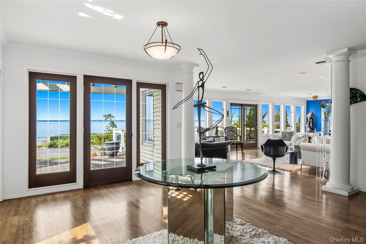 Interior, Living room, Pendant Lights, Recessed Lighting, Water, Wood Texture Flooring