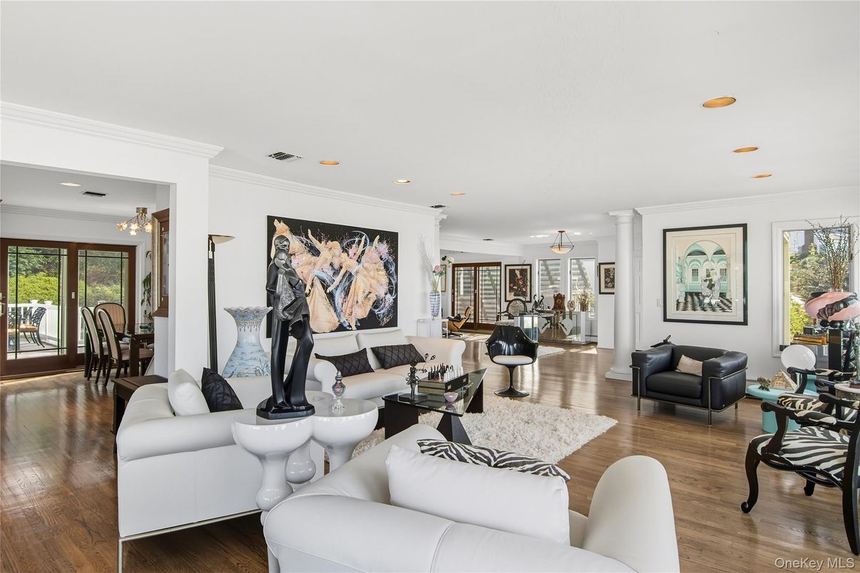 Chandelier, Dining room, Interior, Living room, Recessed Lighting, Wood Texture Flooring