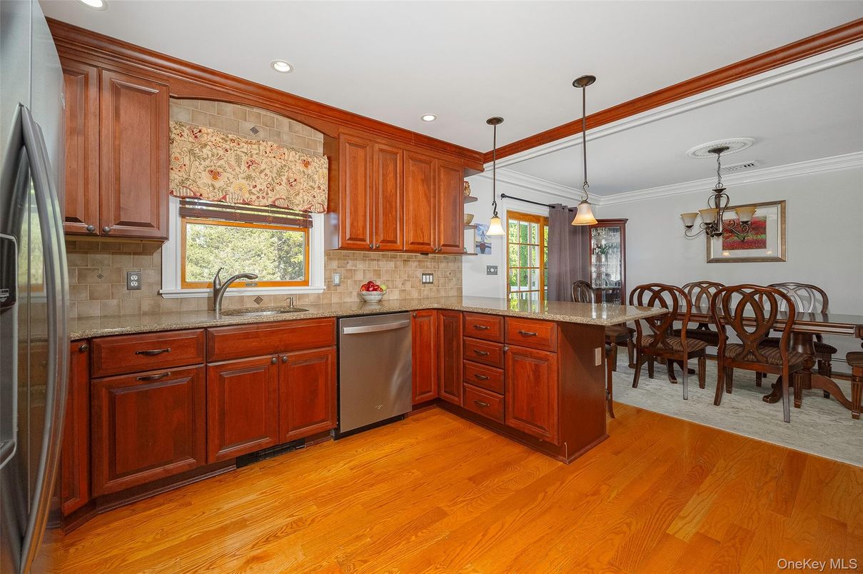 Dining room, Interior, Kitchen, Pendant Lights, Recessed Lighting, Stainless Steel Appliances, Wood Texture Flooring