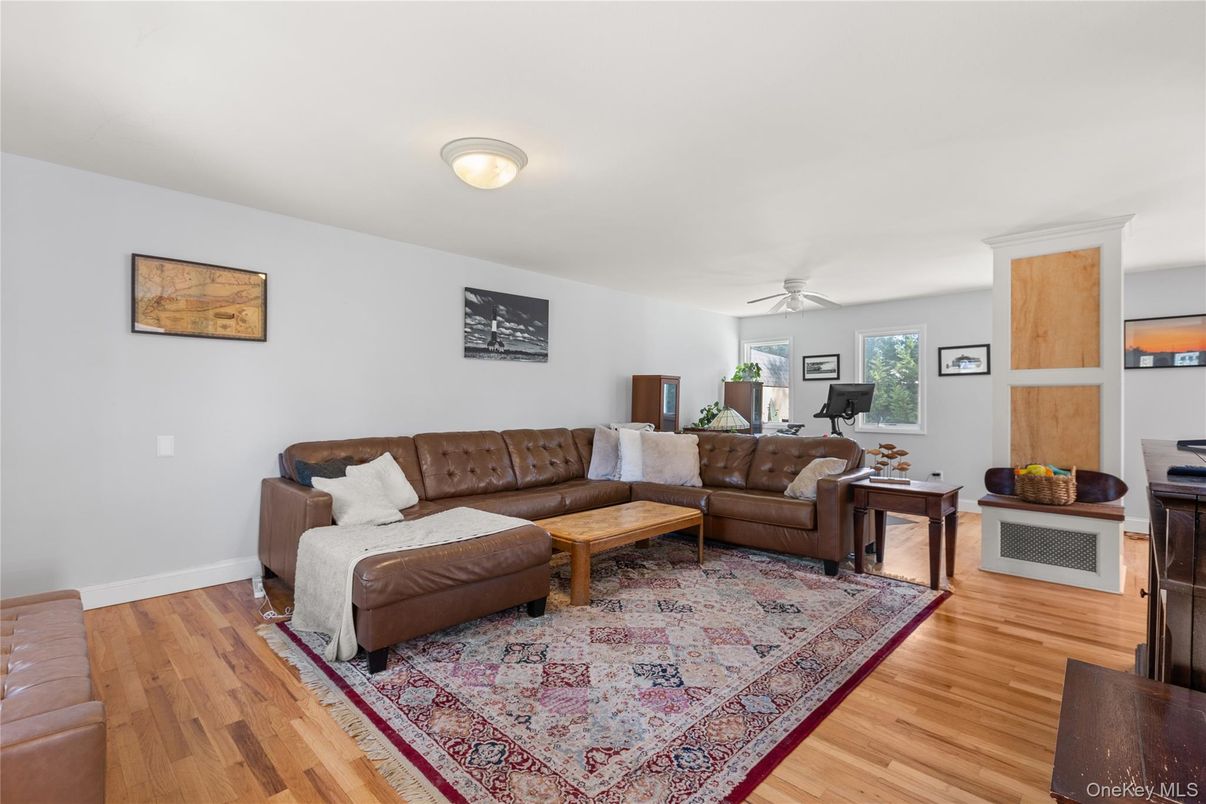 Fitness Equipment, Interior, Living room, Wood Texture Flooring