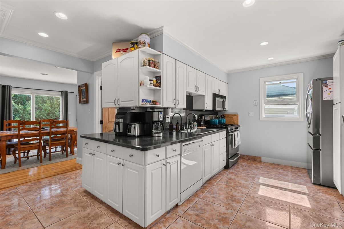 Dining room, Interior, Kitchen, Recessed Lighting