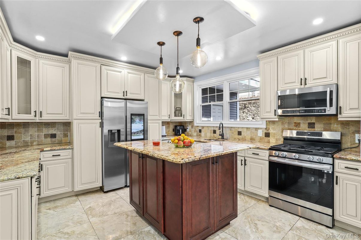 Interior, Kitchen, Pendant Lights, Recessed Lighting, Stainless Steel Appliances