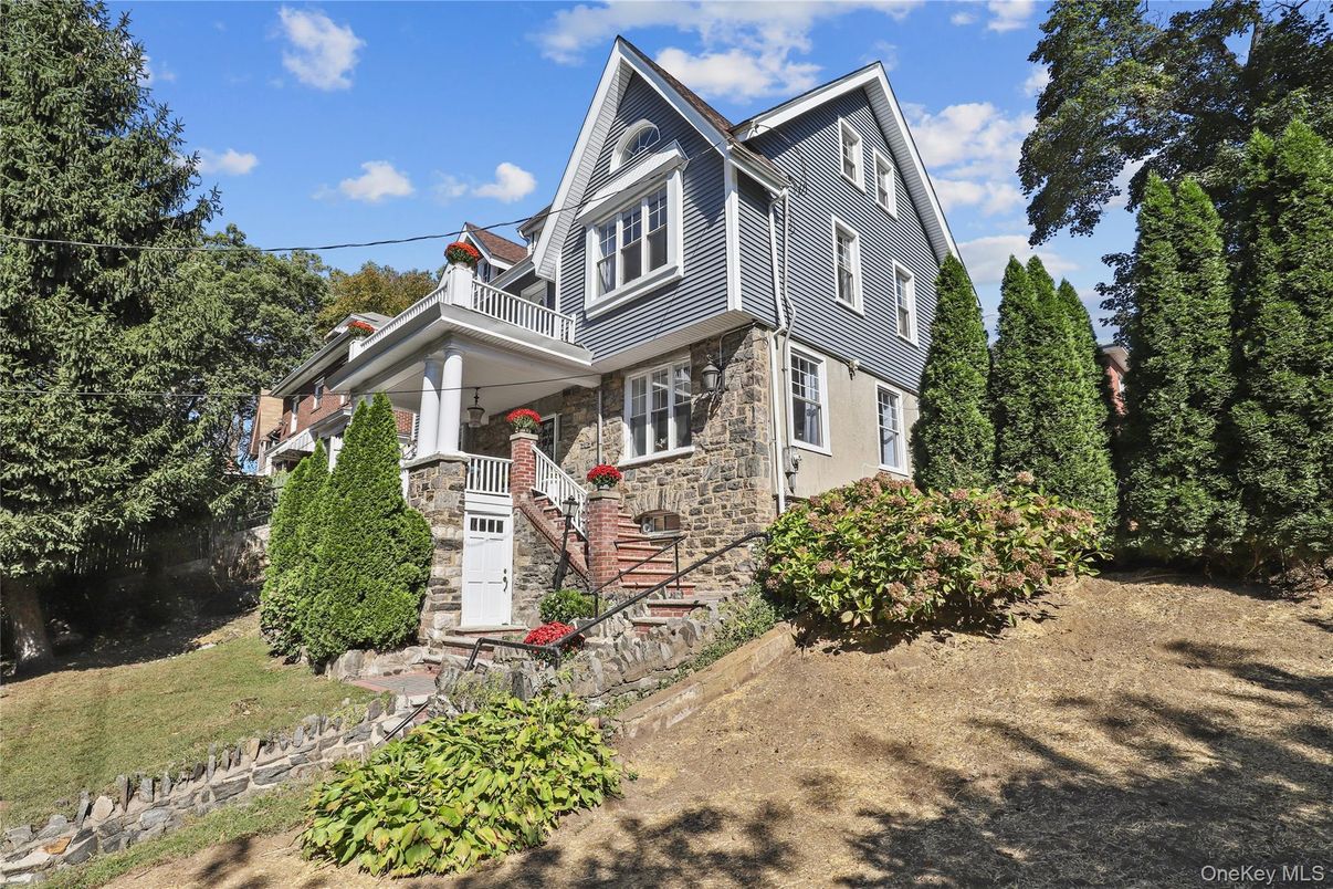 Exterior, Facade, Queen Anne Victorian