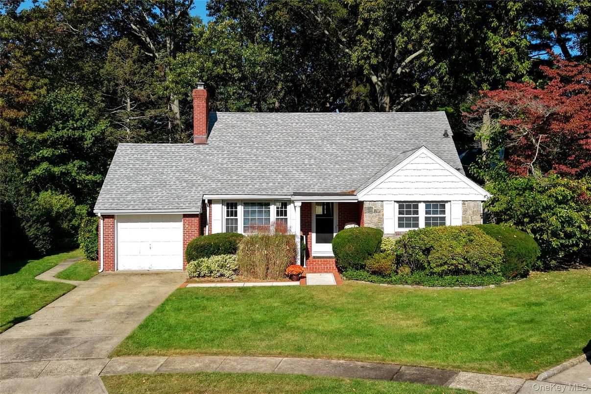 Attached, Exterior, Facade, Brick Facade, Cape Cod