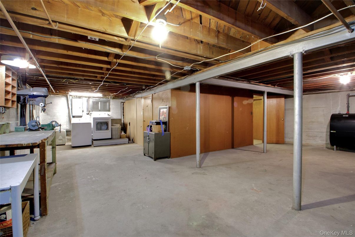 Interior, Washer, Wooden Beams