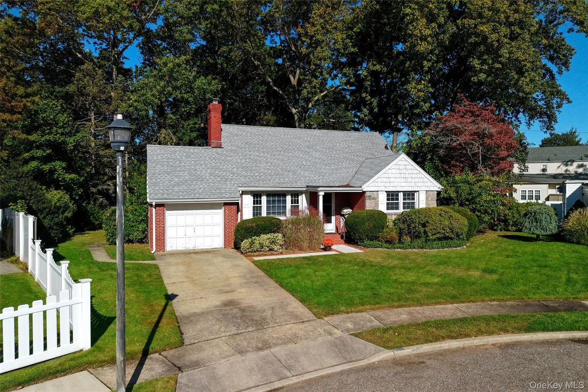 Attached, Exterior, Facade, Brick Facade, Cape Cod