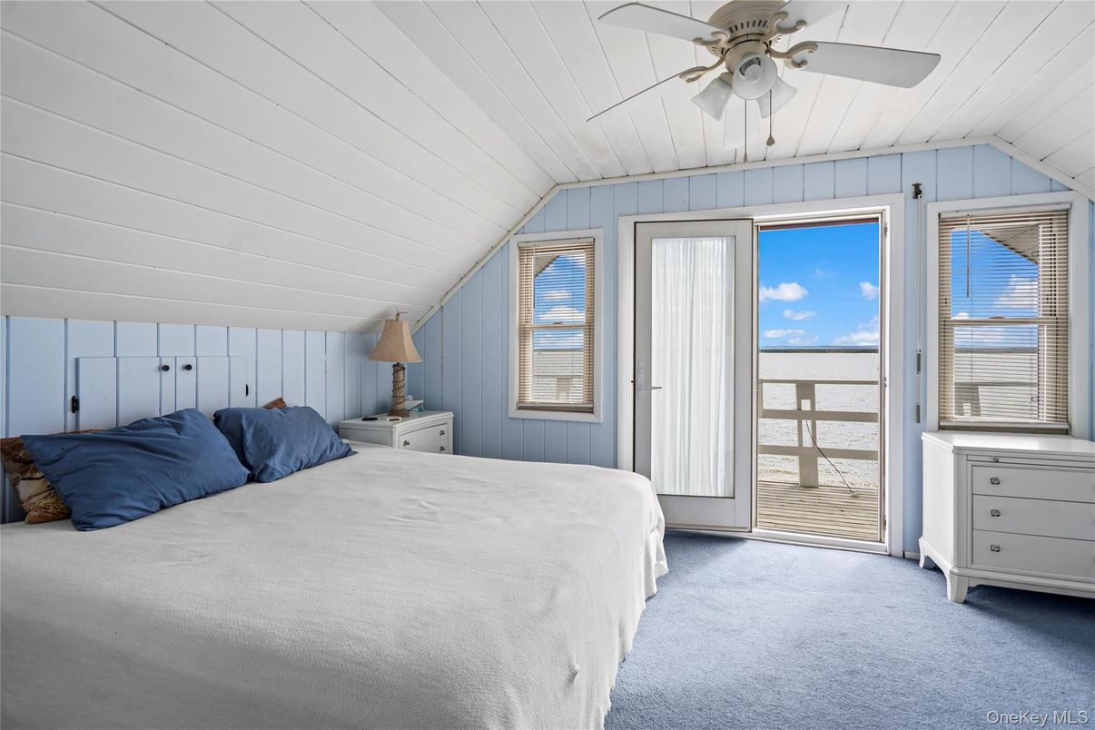 Bedroom, Interior, Water
