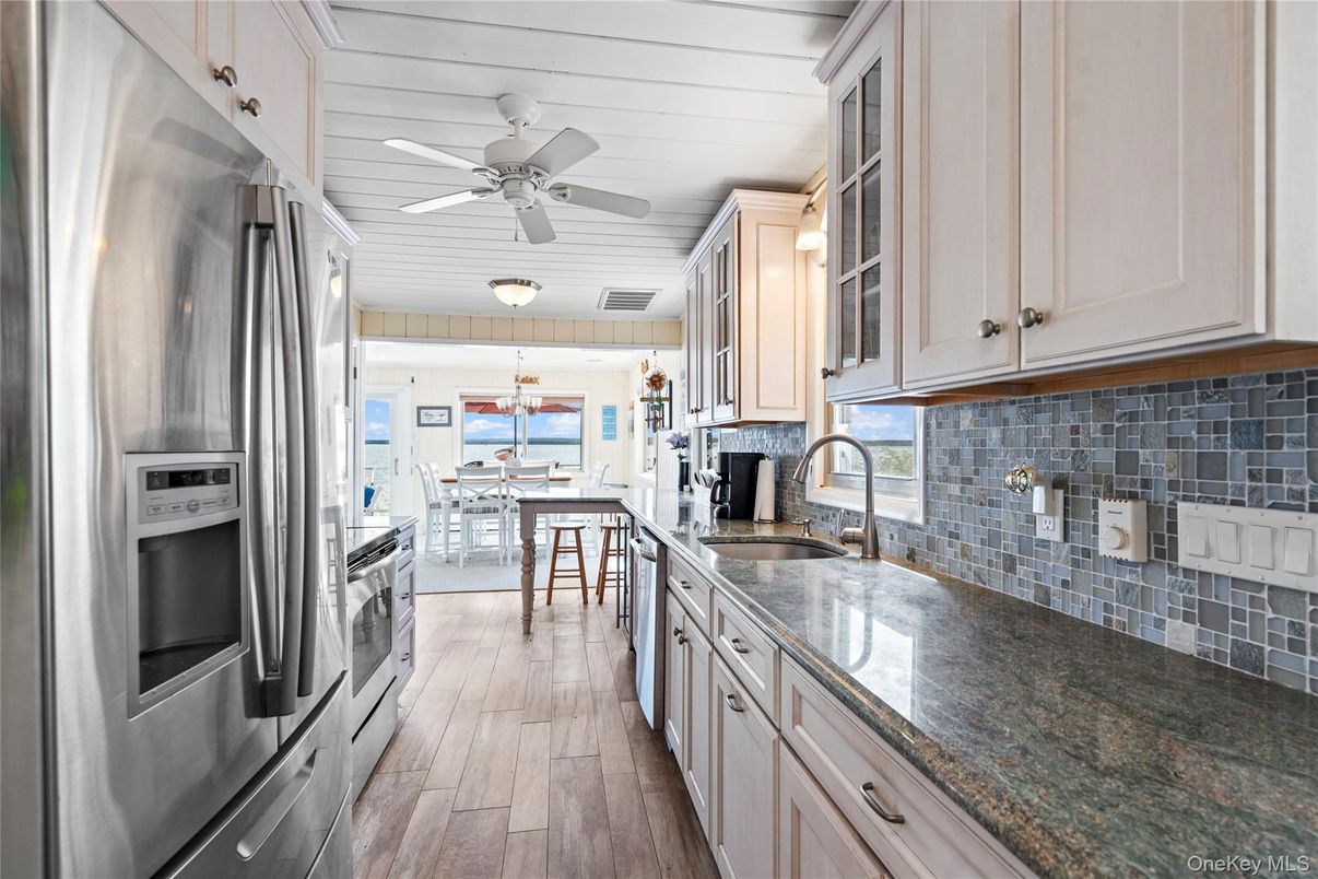 Dining room, Interior, Kitchen, Pendant Lights, Wood Texture Flooring