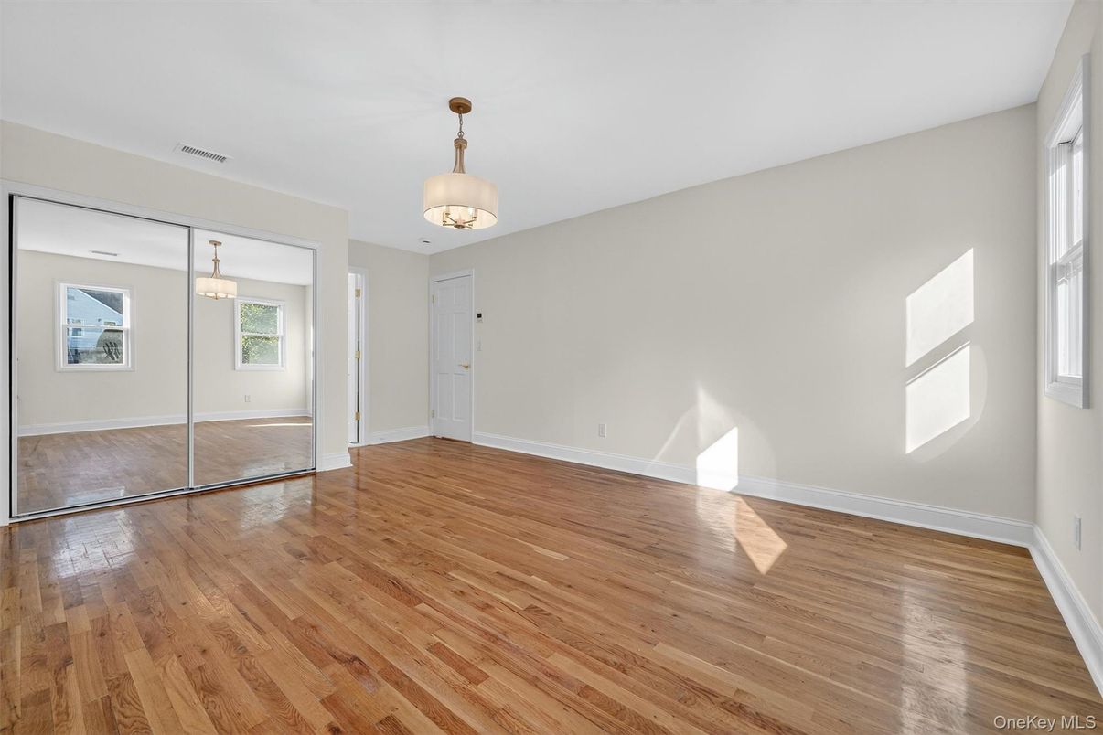 Empty room, Interior, Pendant Lights, Wood Texture Flooring