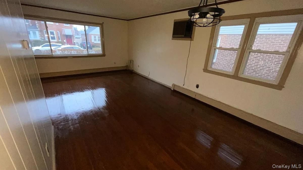 Empty room, Interior, Pendant Lights, Wood Texture Flooring