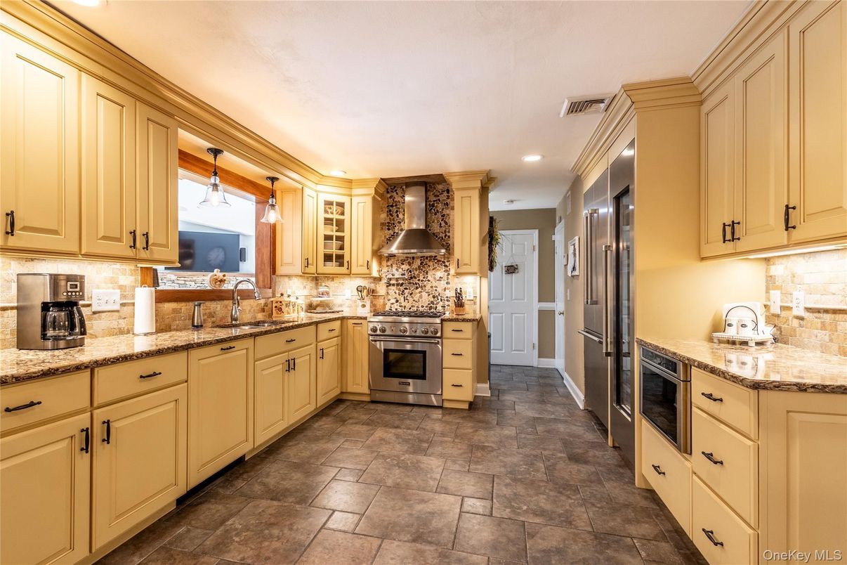 Interior, Kitchen, Pendant Lights, Recessed Lighting, Stainless Steel Appliances