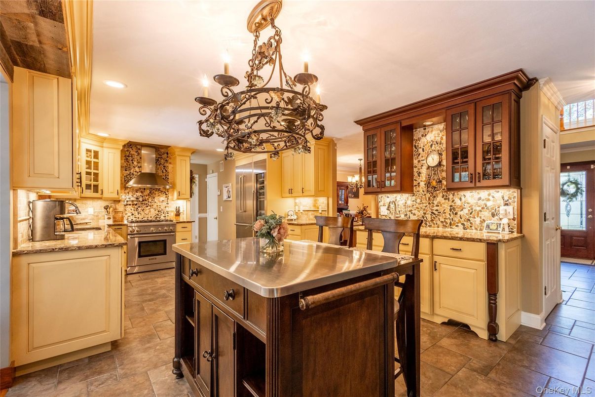 Chandelier, Interior, Kitchen, Recessed Lighting, Stainless Steel Appliances