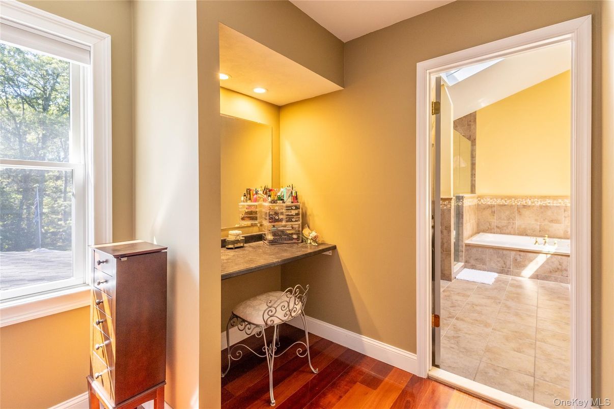 Bathroom, Interior, Recessed Lighting, Wood Texture Flooring