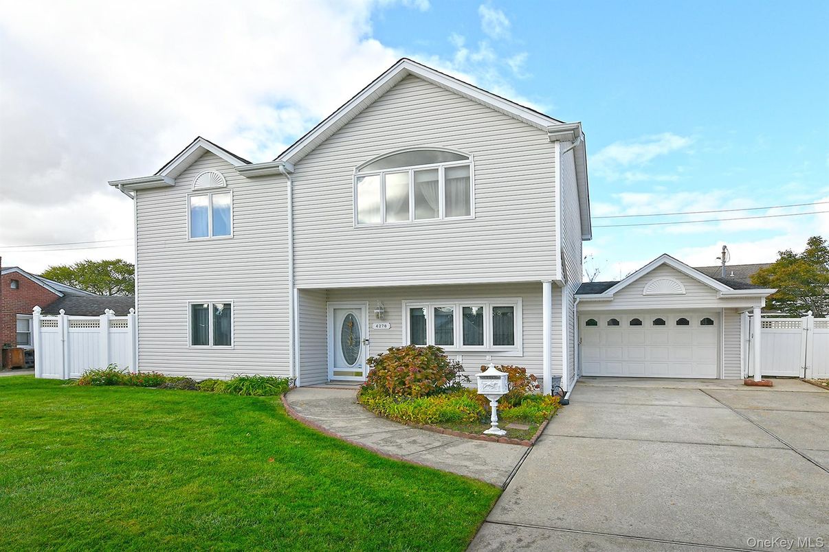 Attached, Detached Garage, Exterior, Facade, Farmhouse