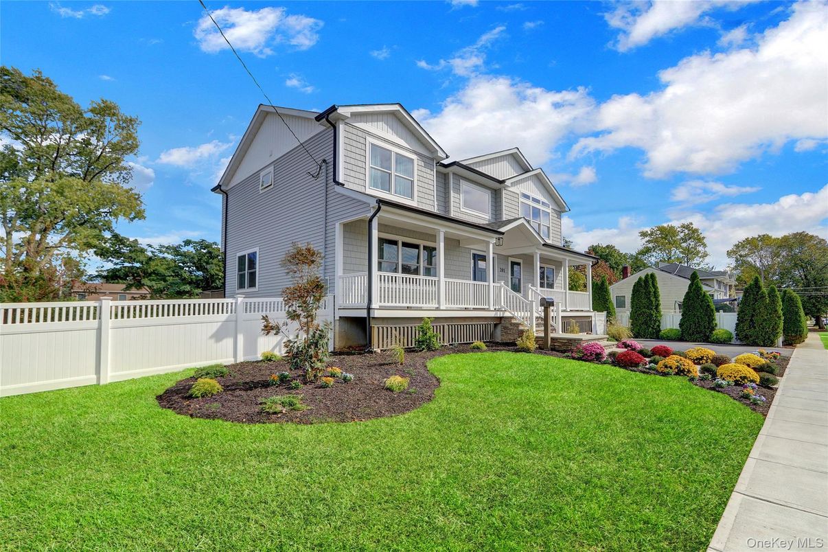 Backyard, Exterior, Facade, Queen Anne Victorian
