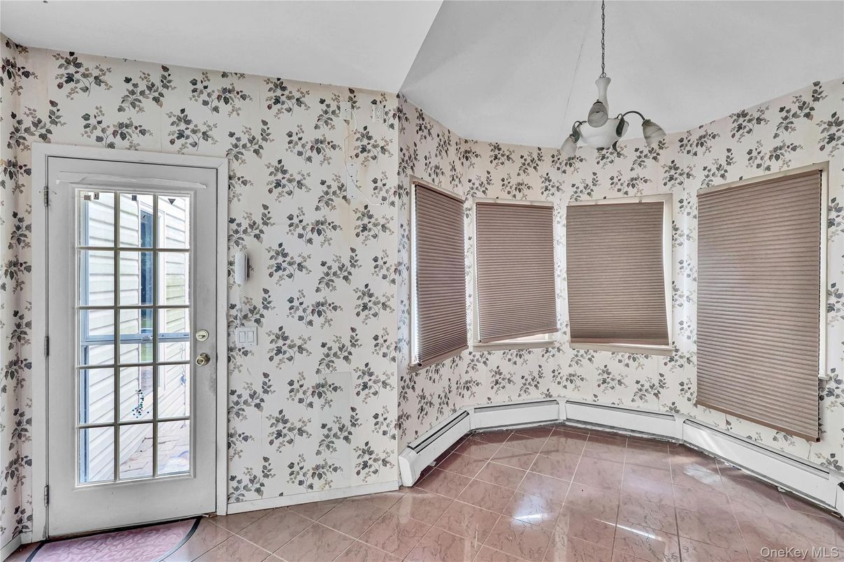 Chandelier, Empty room, Interior, Pendant Lights