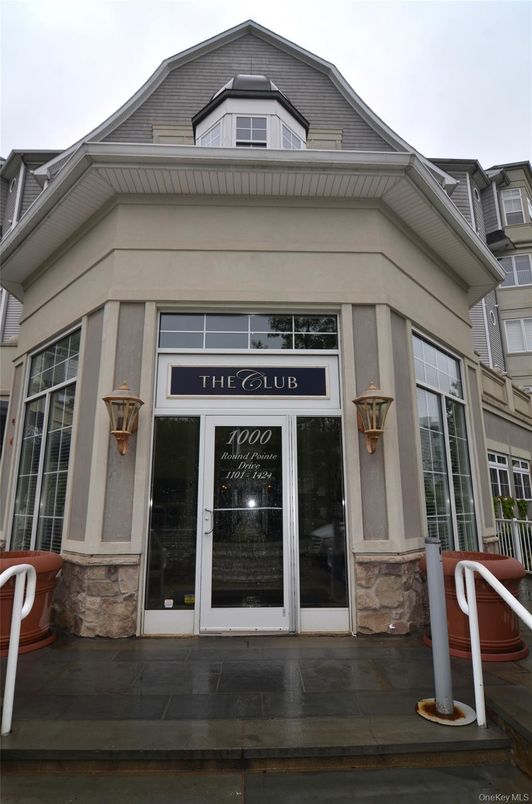 Exterior, Facade, None