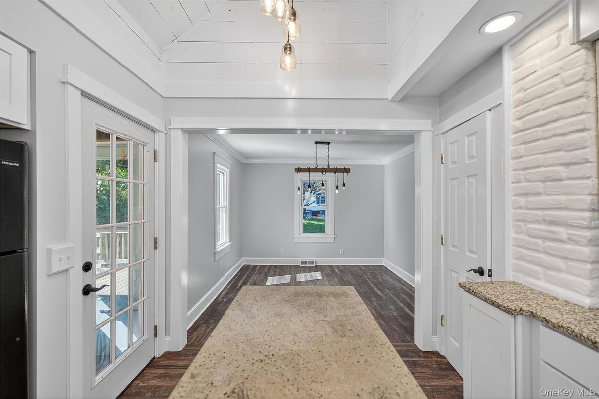 Empty room, Interior, Pendant Lights, Recessed Lighting, Wood Texture Flooring