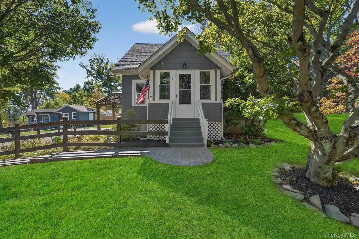 Backyard, Exterior, Facade, Queen Anne Victorian