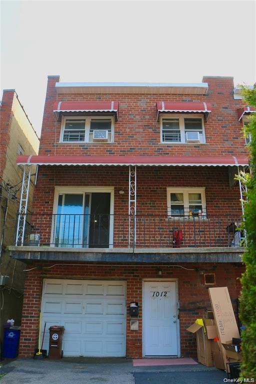 Attached, Exterior, Facade, Brick Facade, Rowhouse