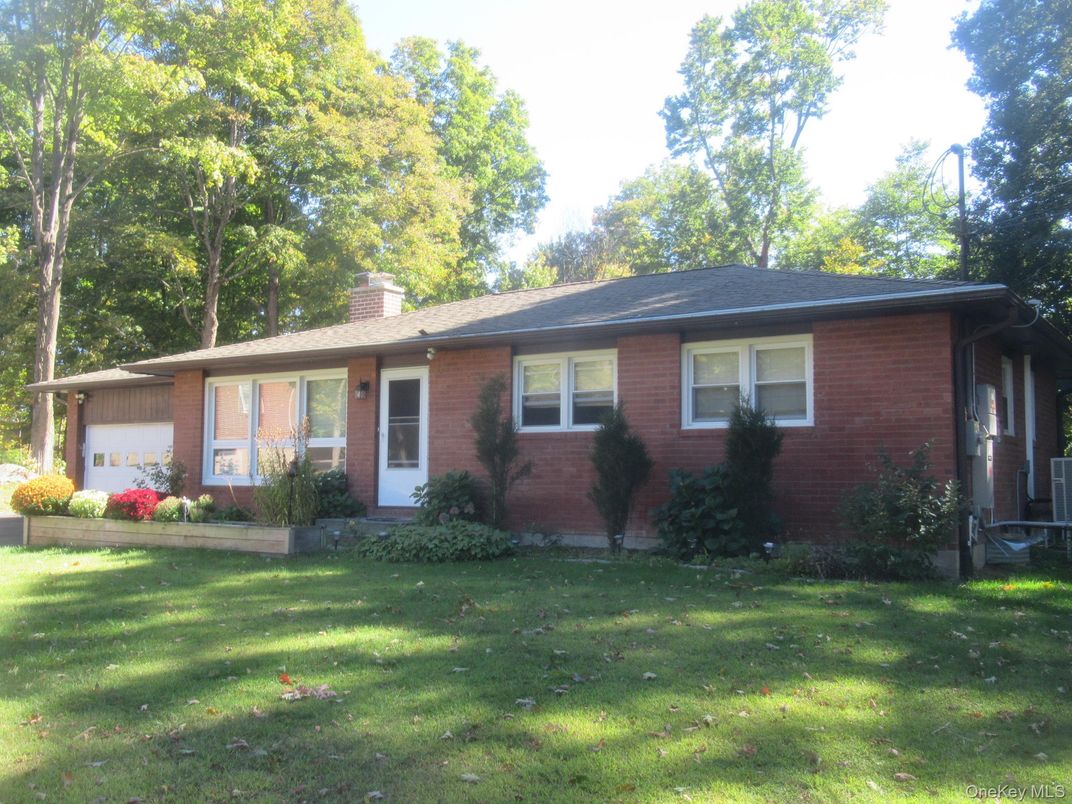 Exterior, Facade, Brick Facade, Ranch