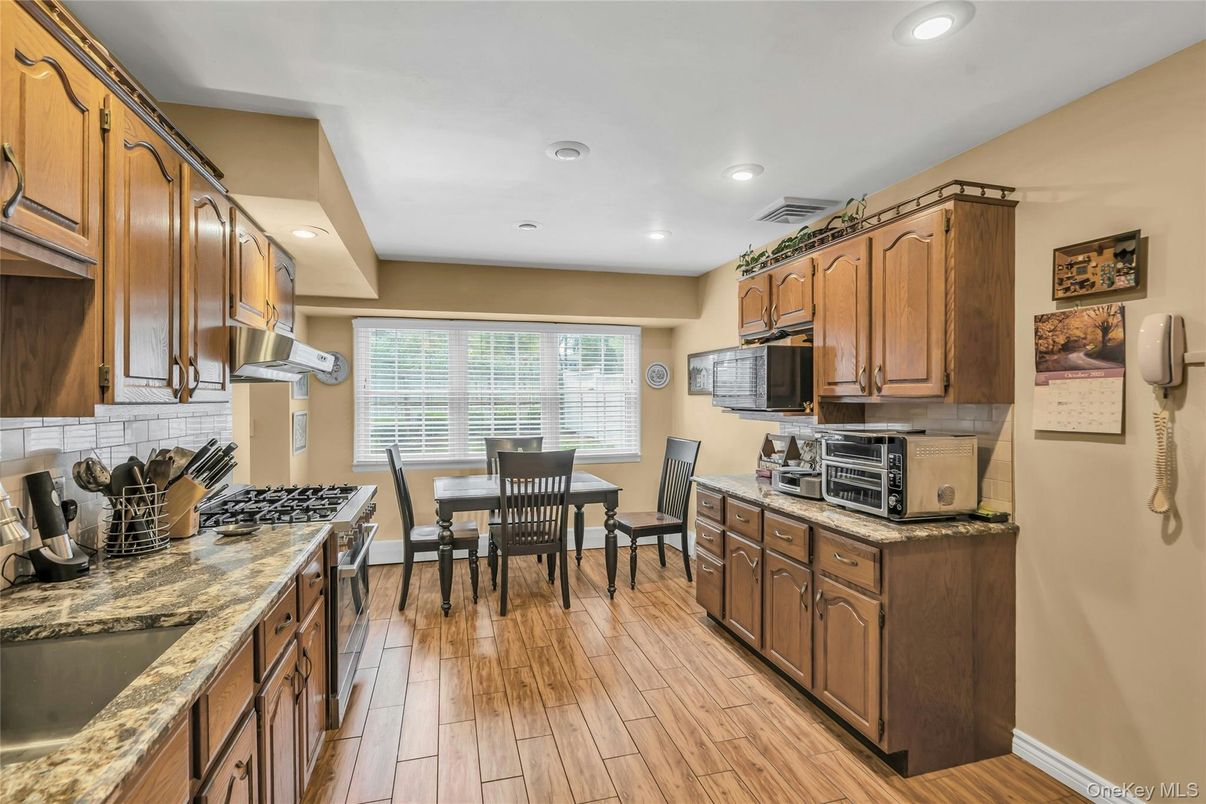 Dining room, Interior, Kitchen, Recessed Lighting, Wood Texture Flooring
