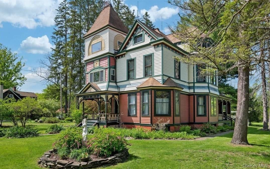 Backyard, Exterior, Facade, Queen Anne Victorian
