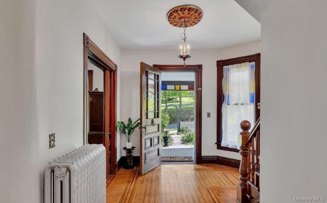 Interior, Pendant Lights, Wood Texture Flooring