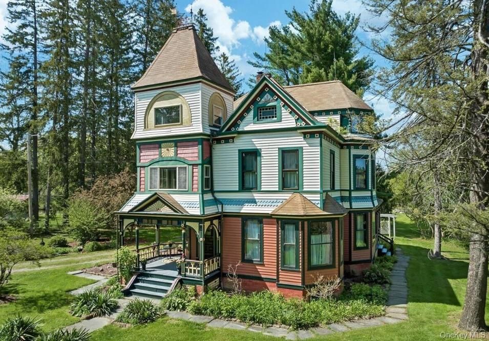 Backyard, Exterior, Facade, Queen Anne Victorian