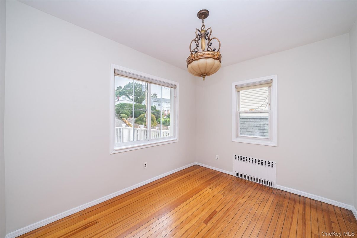 Empty room, Interior, Pendant Lights, Wood Texture Flooring
