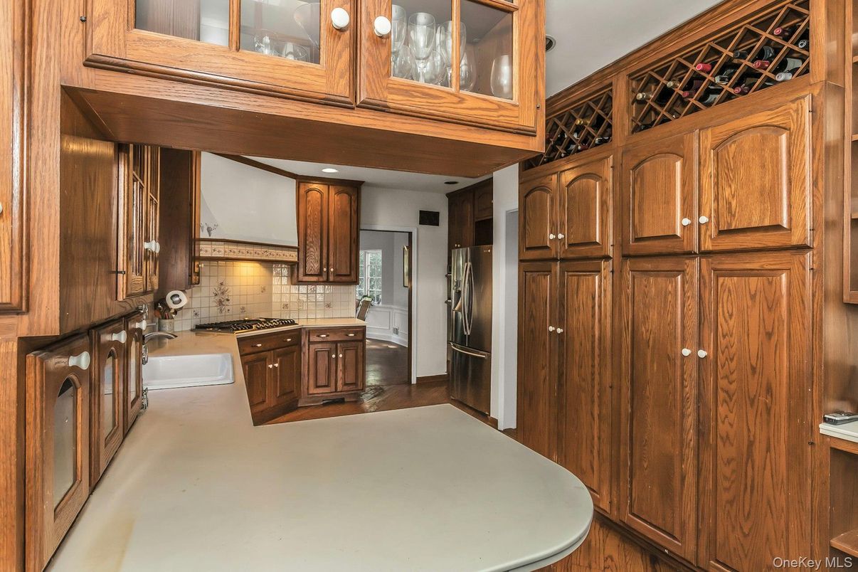 Interior, Kitchen, Recessed Lighting, Washer, Wood Texture Flooring