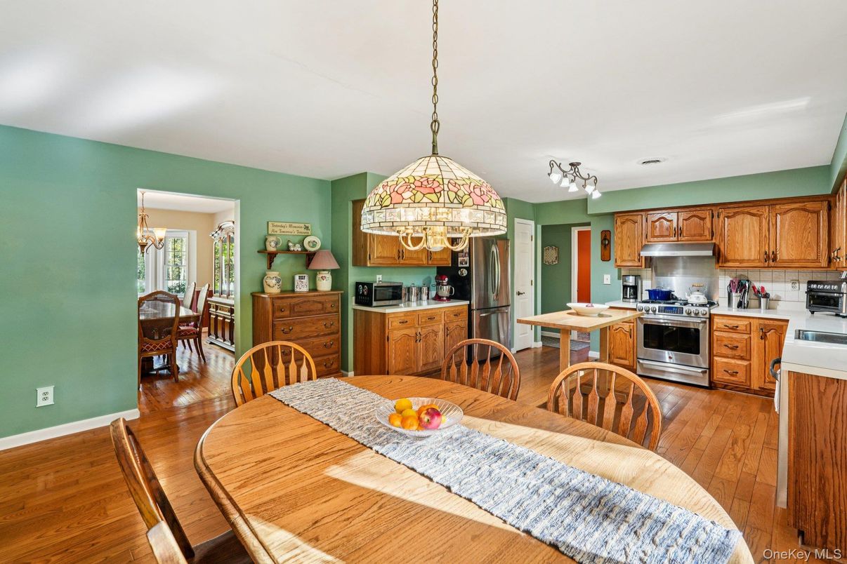 Dining room, Interior, Kitchen, Pendant Lights, Stainless Steel Appliances, Wood Texture Flooring
