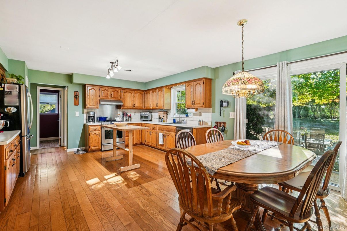 Dining room, Interior, Kitchen, Pendant Lights, Wood Texture Flooring