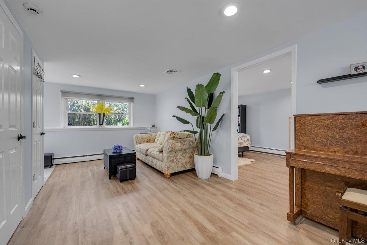 Interior, Recessed Lighting, Wood Texture Flooring