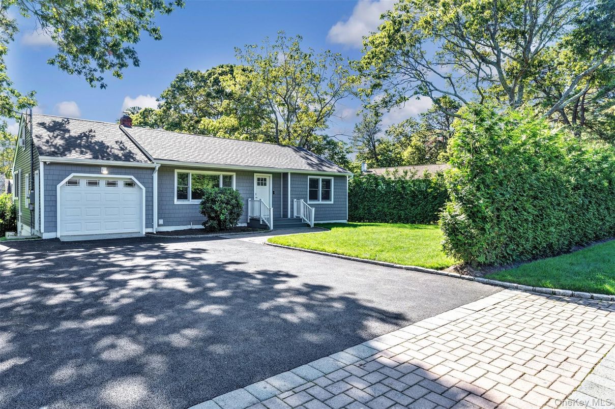Attached, Exterior, Facade, Cape Cod
