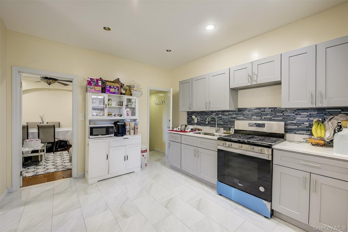 Dining room, Interior, Kitchen, Marble, Recessed Lighting, Stainless Steel Appliances