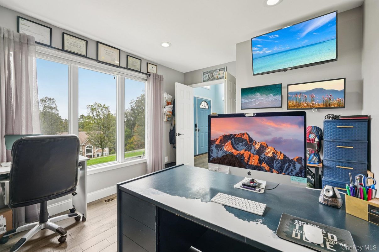 Home Office, Interior, Recessed Lighting, Wood Texture Flooring