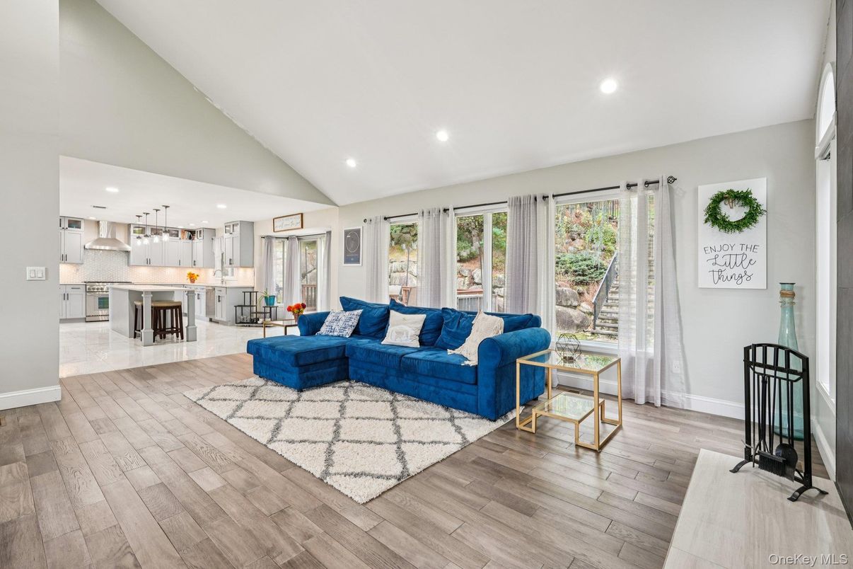 Interior, Kitchen, Living room, Pendant Lights, Recessed Lighting, Wood Texture Flooring