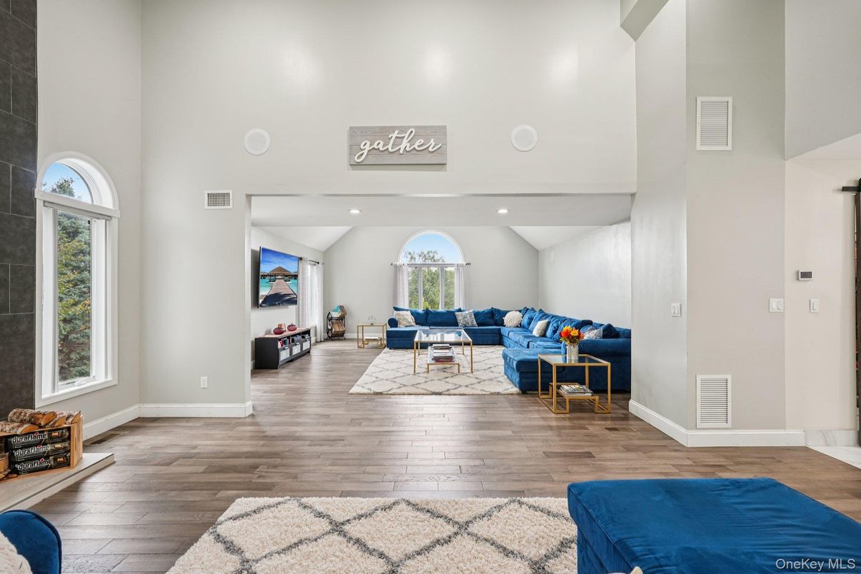 Interior, Living room, Recessed Lighting, Wood Texture Flooring