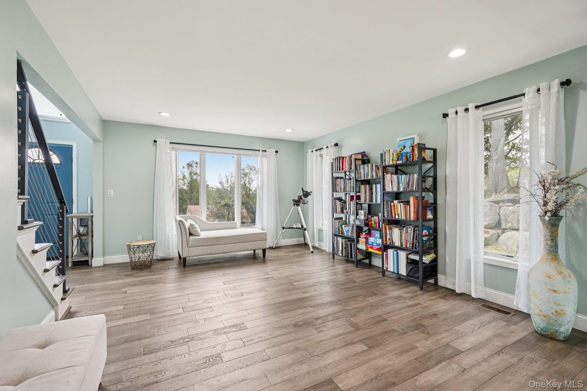 Interior, Recessed Lighting, Wood Texture Flooring