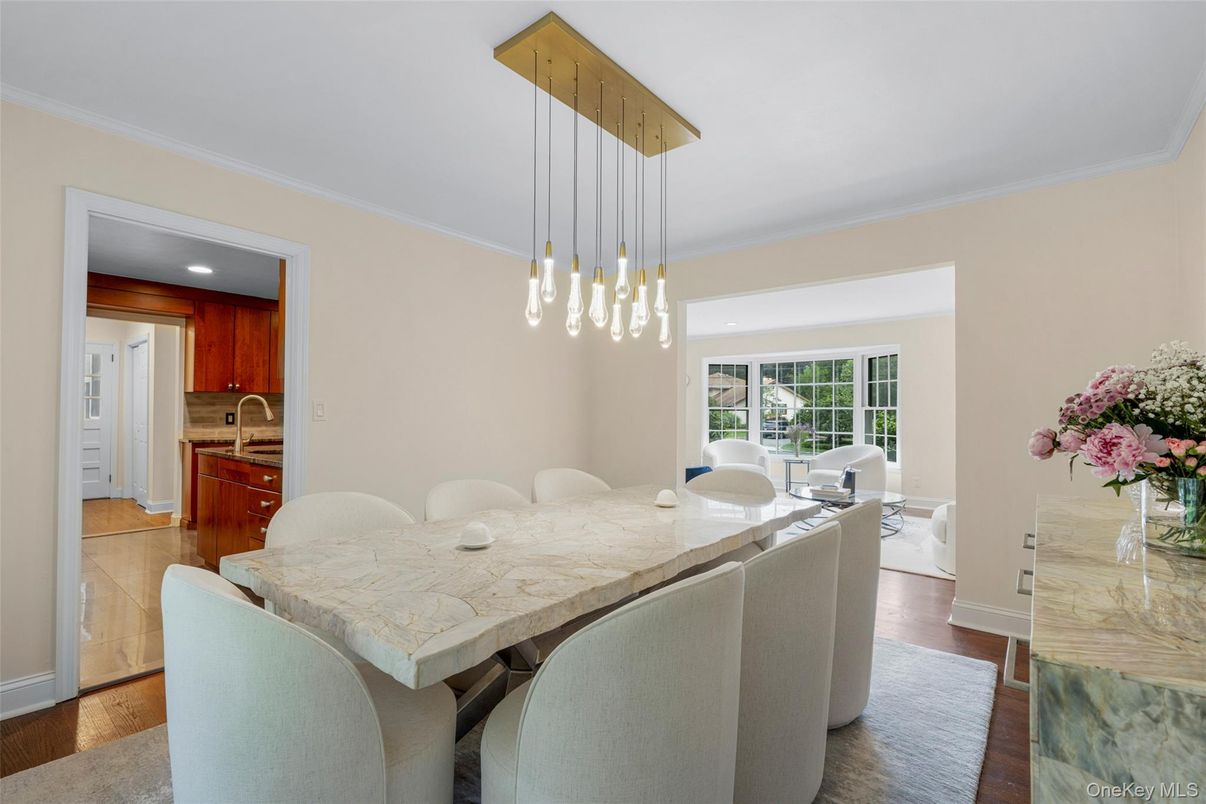 Dining room, Interior, Kitchen, Pendant Lights, Recessed Lighting, Wood Texture Flooring