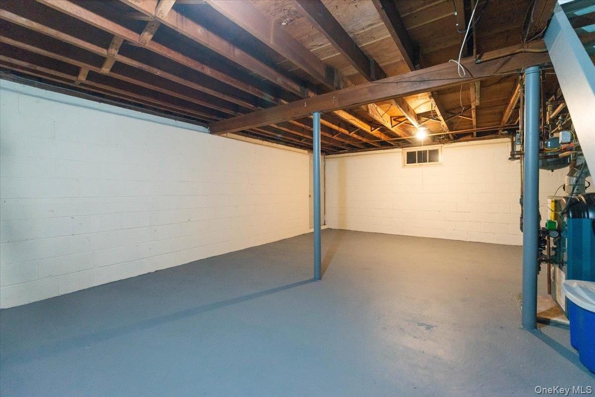 Empty room, Interior, Wooden Beams, Wooden Ceilings