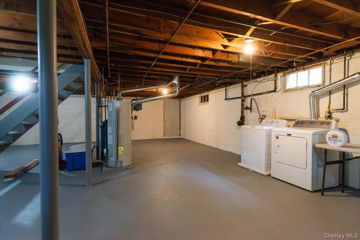 Interior, Washer, Wooden Beams