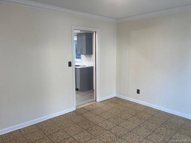Empty room, Interior