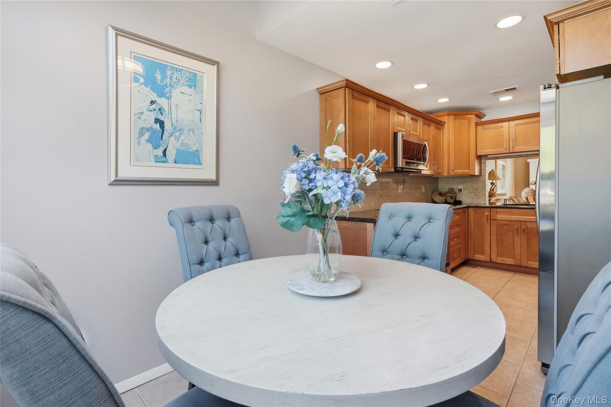 Dining room, Interior, Kitchen, Recessed Lighting, Stainless Steel Appliances