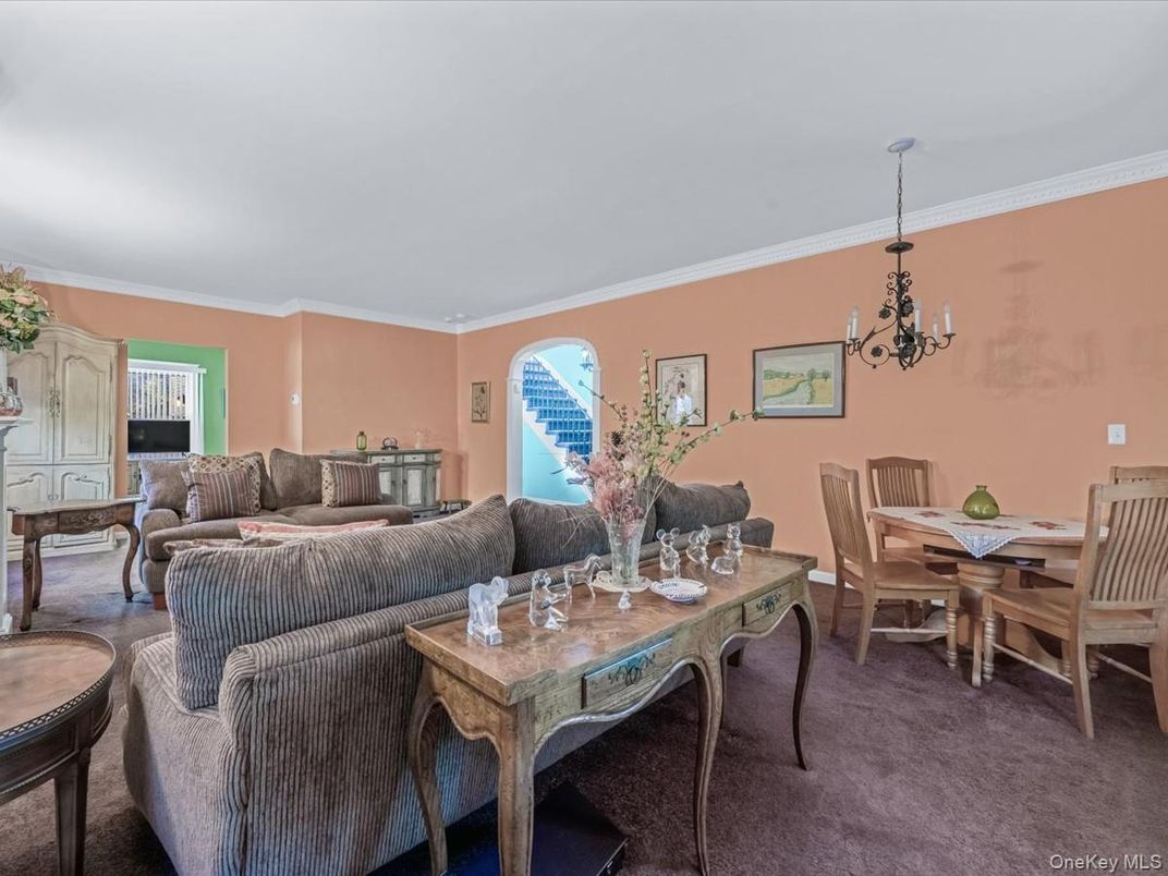 Chandelier, Dining room, Interior, Living room