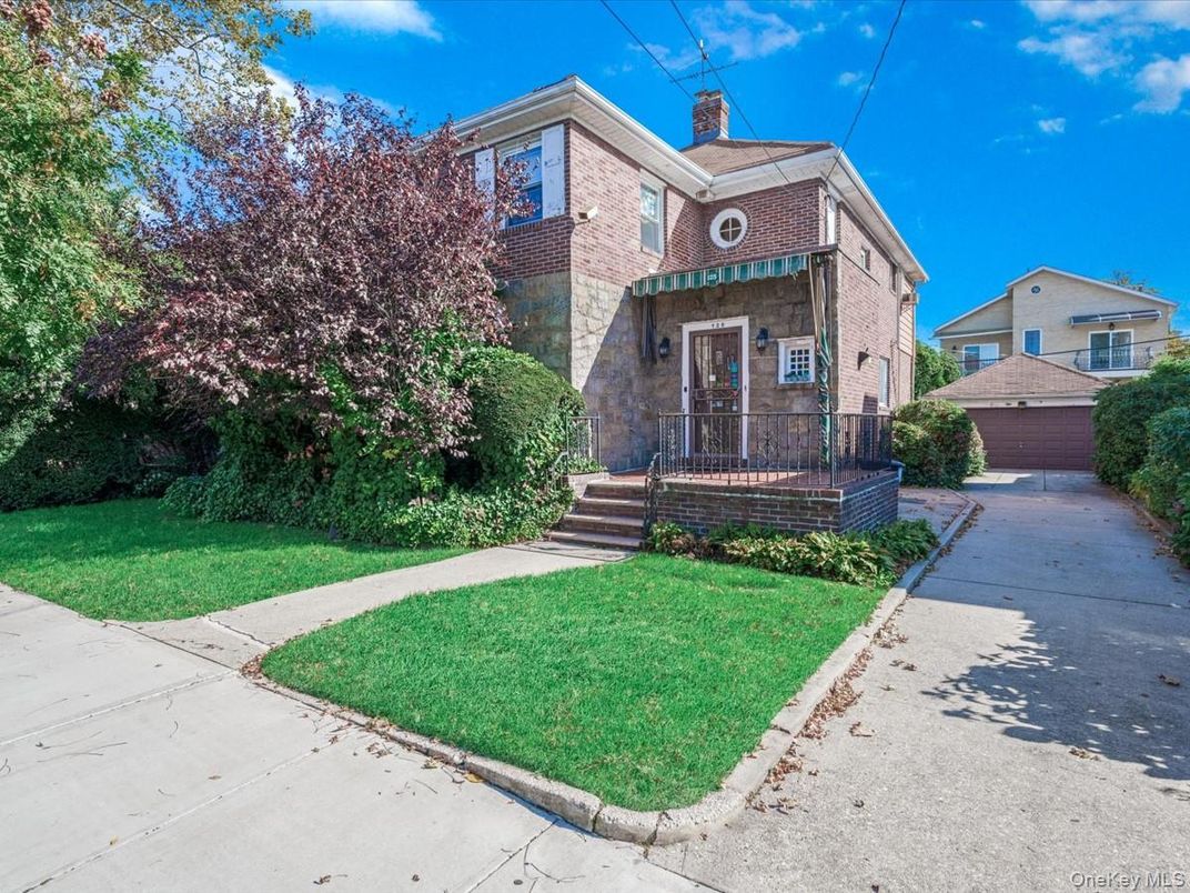 Exterior, Facade, Brick Facade, American Foursquare